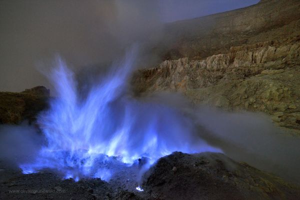 The blue nights of the sulphur convicts